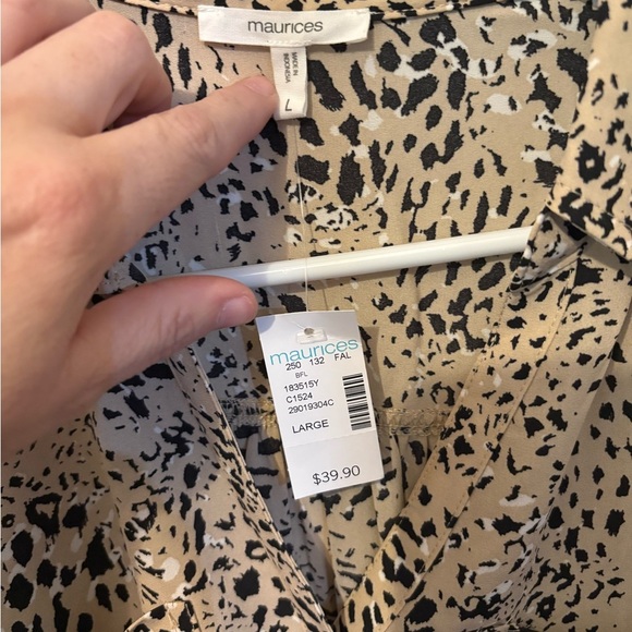 Leopard‎ Print Button-Up Blouse - Picture 2 of 2